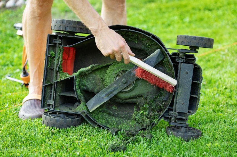 How to Winterize Lawn Mowers Neighbor Featured Image